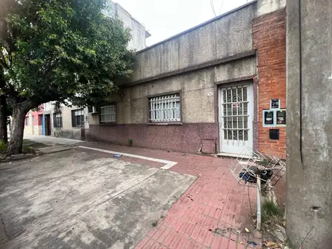 LAMADRID 700