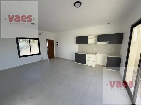 Casa 2 ambientes con 1 baño