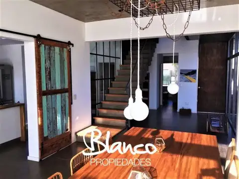 Casa en Venta con 6 cocheras