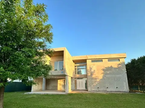 Casa en venta - 4 Dormitorios 3 Baños - Cochera - 830Mts2 - Ramallo