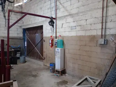 SE VENDE GRAN GALPON C/PUENTE GRUA, CERCANO A CIRCUNVALACION