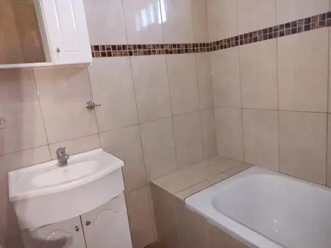 Casa en Alquiler en Carlos Spegazzini, $ 900.000