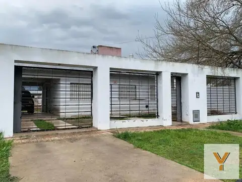 Casa en venta - 2 Dormitorios 1 Baño - Cochera - 315mts2 - La Plata