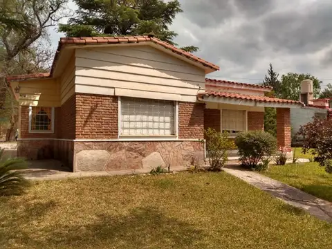 Casa más departamento a la venta en Bialet Masse. (C94)