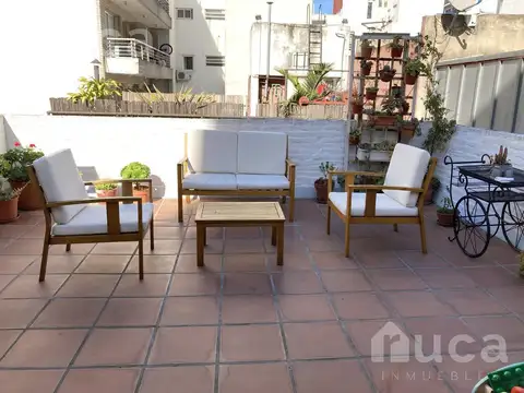 Excelente departamento triplex de dos dormitorios con terraza y parrilla en venta - Barrio Norte