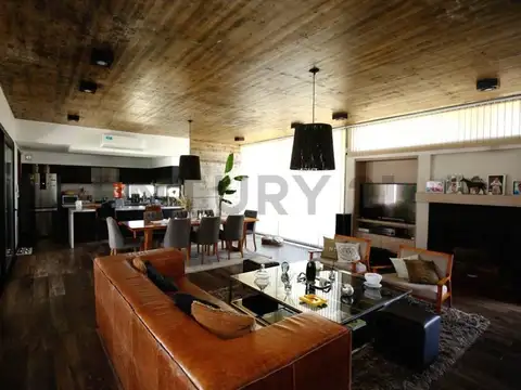 CASA EN VENTA EN LA VICTORIA - AREA 60 DE TRES DORMITORIOS