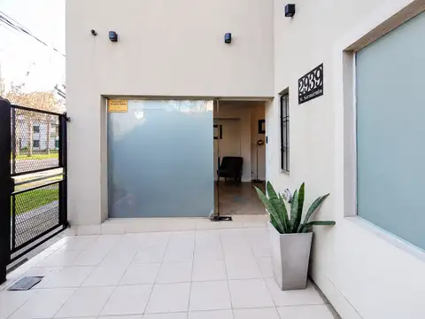 Castelar Norte - Sobre Av. Sarmiento - Oficina/local Comercial