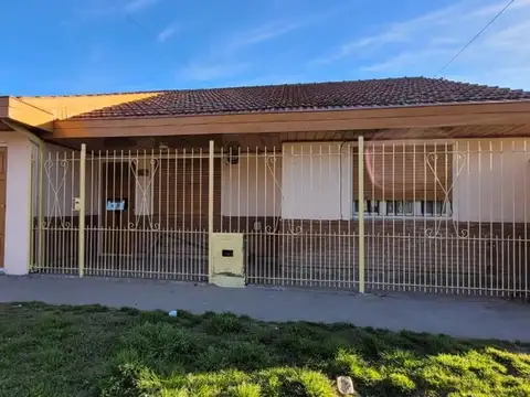 VENTA CASA TRES AMBIENTES BARRIO CERRITO SUR