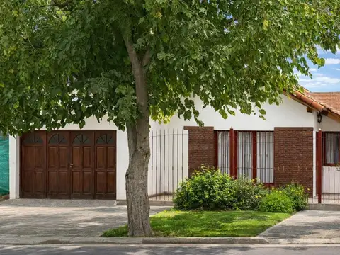 HERMOSA CASA A LA VENTA EN GODOY CRUZ