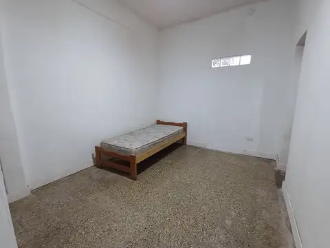 PH de 2 ambientes en alquiler. Living/Comedor. Dormitorio. Ubicación céntrica. SIN EXPENSAS