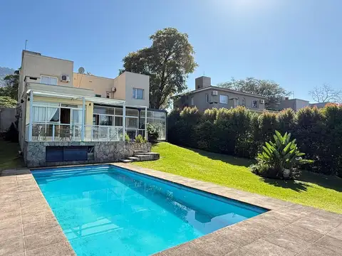 Importante casa de categoría de 4 dormitorios en VENTA en country Las Yungas, Yerba Buena