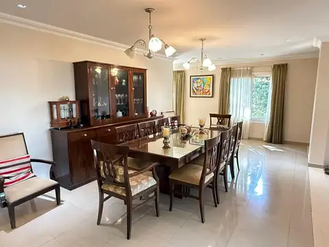 Casa 7 ambientes con 4 baños
