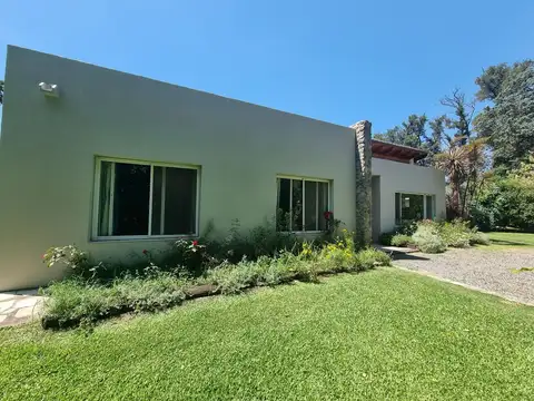 Casa 3 ambientes con 2 baños