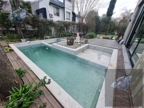 Casa en Venta con 2 cocheras