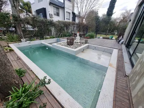 Casa en Venta con 2 cocheras