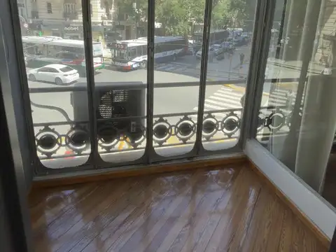 Lavalle e/ Uruguay y Tahualcano