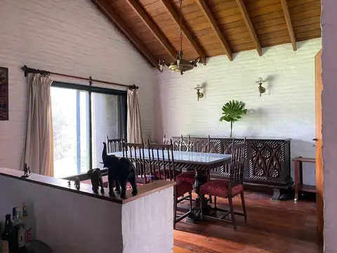 Casa 6 ambientes con 2 baños