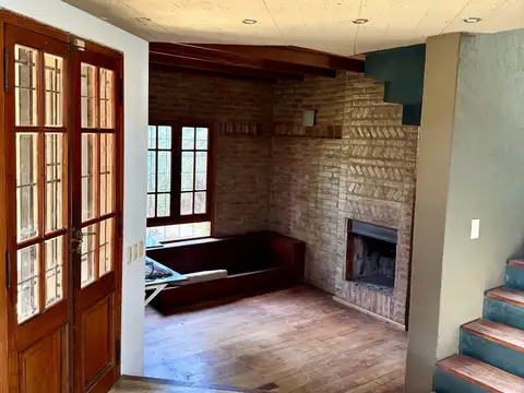 Casa 8 ambientes con 4 baños