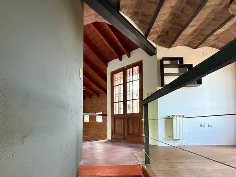 Casa en Alquiler con 3 cocheras