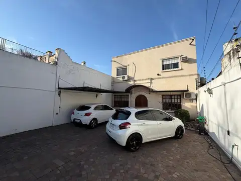 Casa 6 ambientes con 4 baños