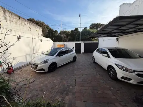 Casa en Venta con 6 cocheras