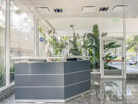 Oficina en Alquiler con 5 cocheras