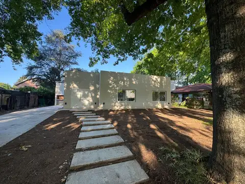 Casa en Venta con 2 cocheras