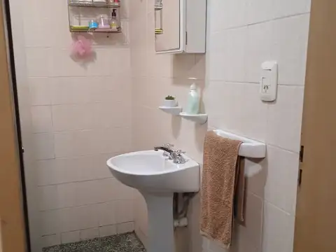 VENTA CASA LOS BOULEVARES 3 DORM PILETA CON DEPTO