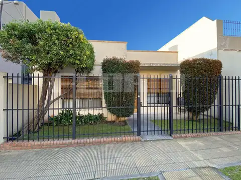 Casa sobre lote 8.66 x 29 metros en Florida Oeste