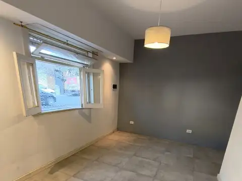 Ulrico Schmidl 6100, Piso PB