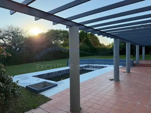 Casa 7 ambientes con 2 baños