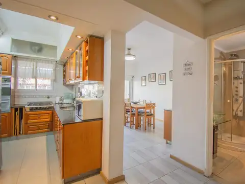 Casa 6 ambientes con 3 baños