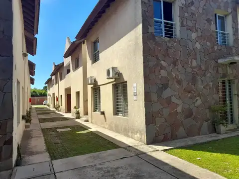 DEPTO 2 AMBIENTES EN ALQUILER CON PATIO Y GALPÓN ZONA PLAZOLETA