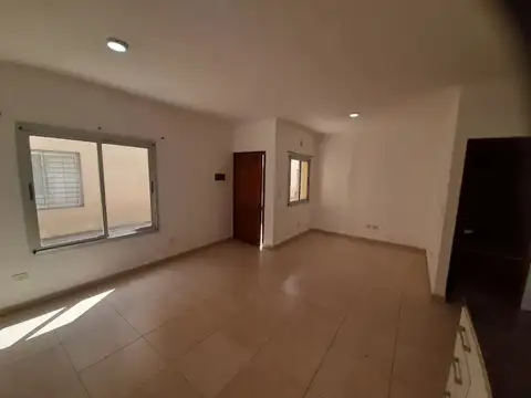 DEPTO 2 AMBIENTES EN ALQUILER CON PATIO Y GALPÓN ZONA PLAZOLETA