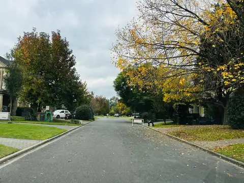 Casa en Venta con 6 cocheras