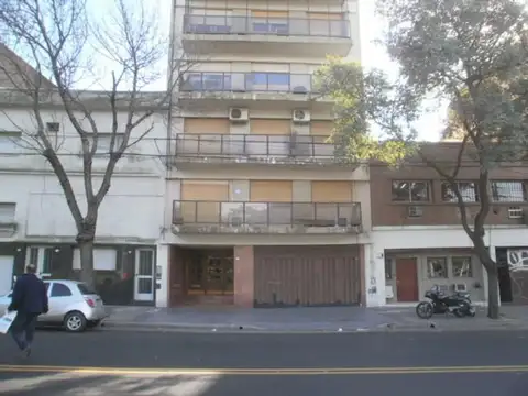 Av Caseros 1535 , Piso 6