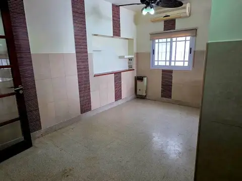 Casa en venta Munro 5 dormitorios con playrom y pileta