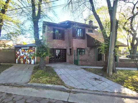Venta Casa de 5 ambientes Apta a Crédito