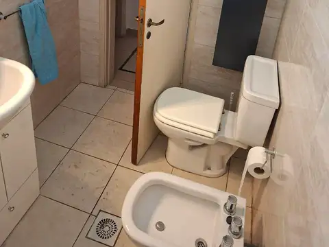 Casa 4 ambientes con 1 baño
