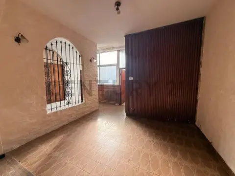 Valle 800, Piso 0