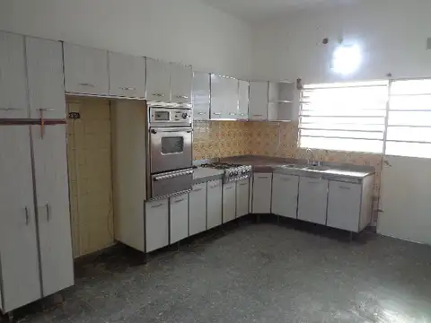 Casa en Alquiler con 1 cochera