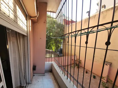 VENTA DEPARTAMENTO UN AMBIENTE AMPLIO, COCINA Y BAÑO COMPLETO, BALCÓN