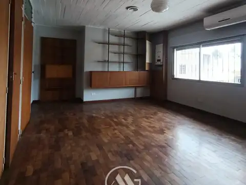 Alquilo casa solo uso comercial / profesional