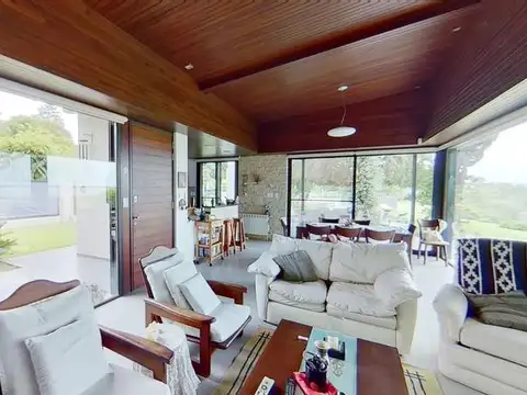 Casa sobre Barranca frente Rio Paraná