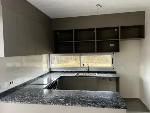 Casa 3 ambientes con 2 baños