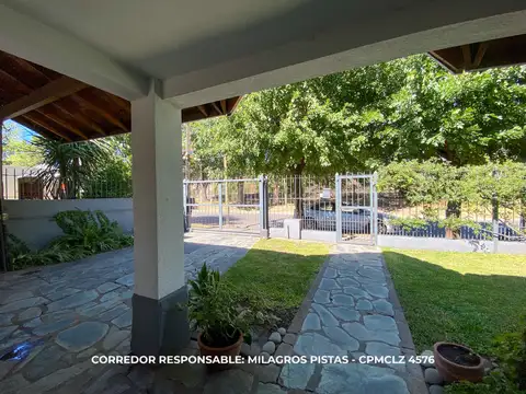 Casa en Venta con 2 cocheras