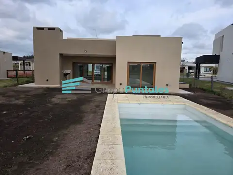 Casa 4 ambientes con 3 baños
