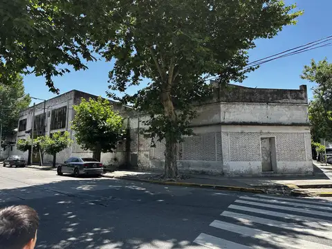 Galpon en Venta 89  mts Fondo