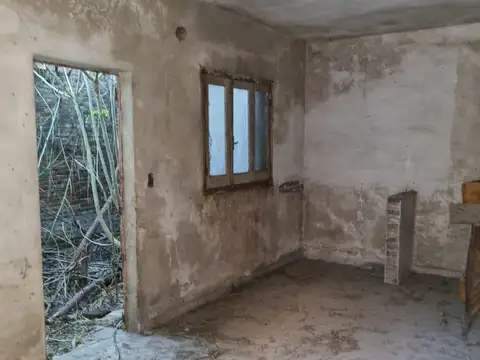 CASA EN VENTA A RECICLAR EN EL CORAZON DE LA ZONA COMERCIAL DE EMPALME GRANEROS