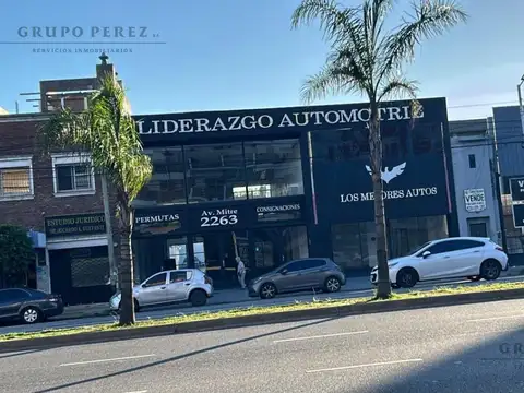 Local comercial en alquiler de 1600 m2 sobre Av. Mitre 2200 - Crucecita, Avellaneda